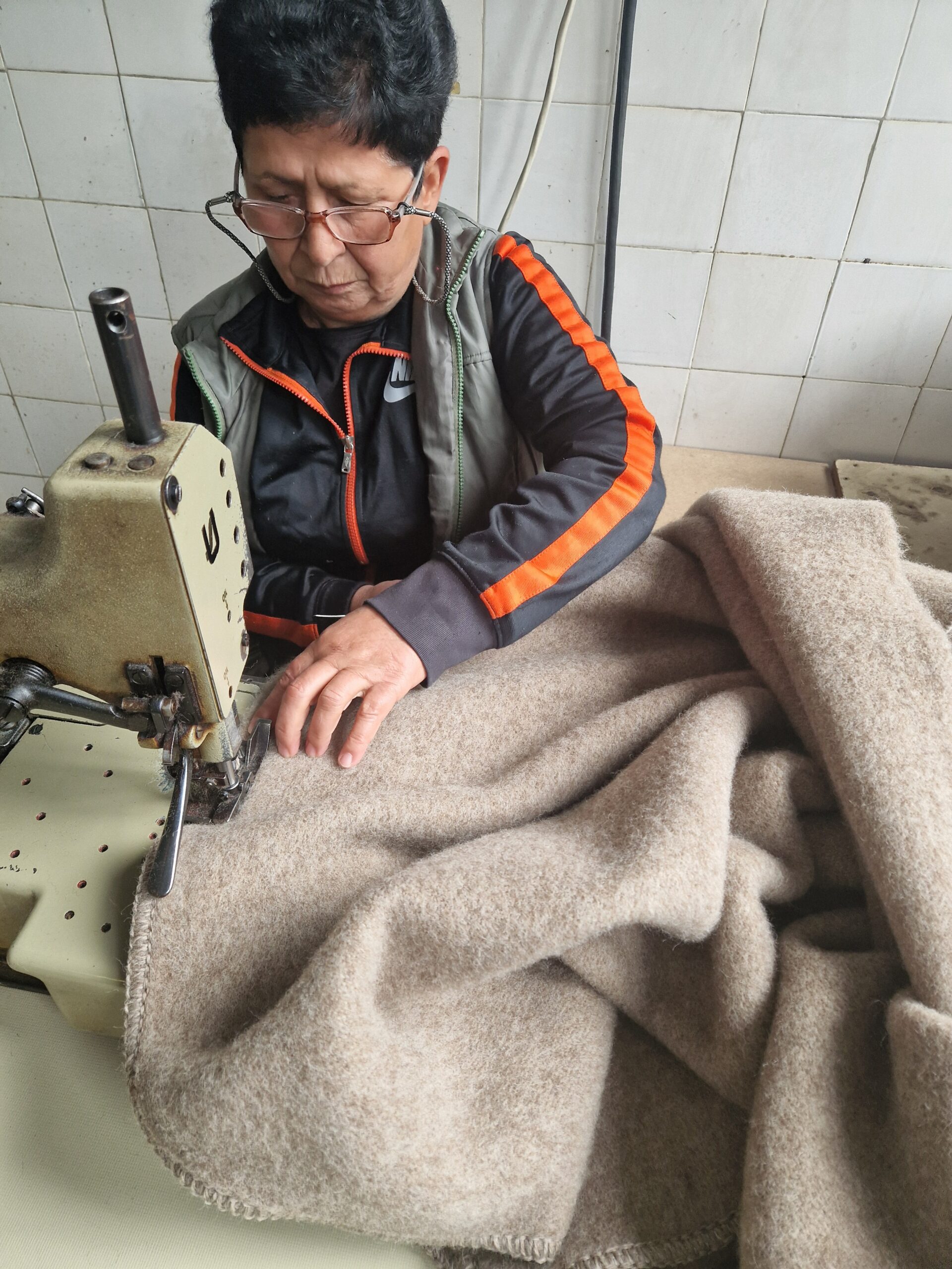 Wolldecke „HIRTENSTOLZ“ aus 100% hochwertiger Schafschurwolle – Bild 8